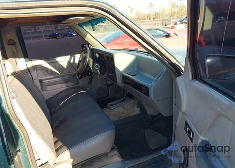 1995 Dodge Dakota z USA, uszkodzony, nr VIN 1B7GG26X2SW913515